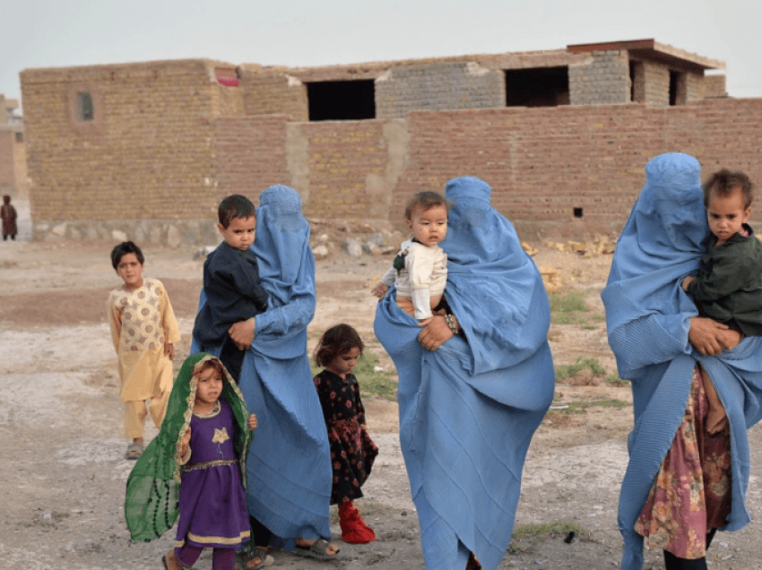 Afganistani drejt krizës humanitare