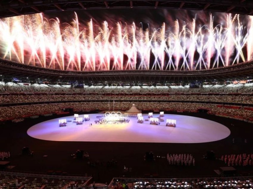 Lojërat e pazakonta Olimpike fillojnë me një ceremoni me distancim fizik