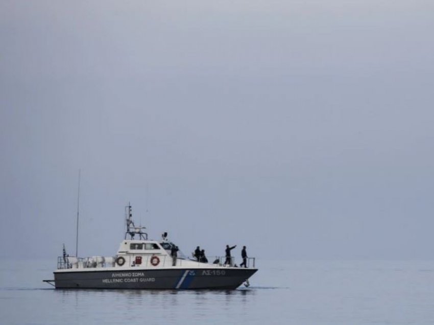 Tragjke! Anija me migrantë fundoset afër ishullit grek
