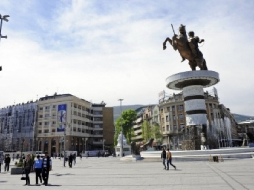 U harxhuan miliona, mirëpo shatërvanët në qendër të Shkupit nuk punojnë!