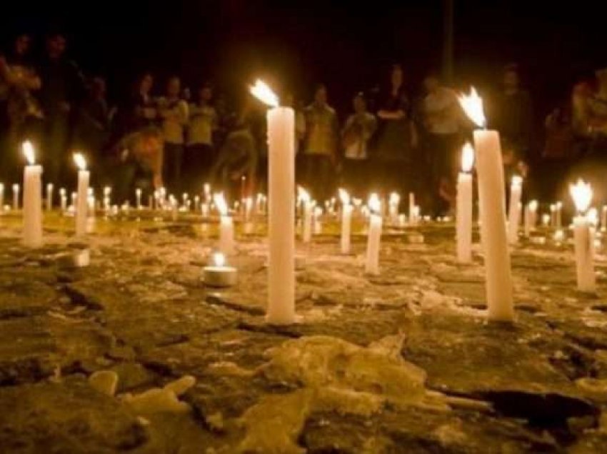 Në nderim të viktimave të aksidentit në Kroaci, sonte para Teatrit Kombëtar ndizen qirinjtë 