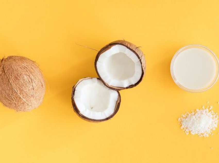 Mënyrat e përdorimit në shtëpi të qumështit të kokosit