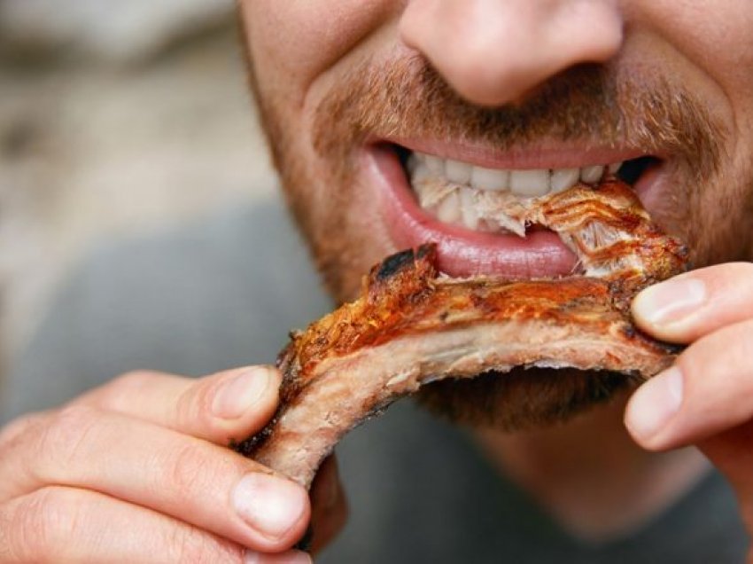 Si ndikon konsumi i mishit në jetëgjatësi