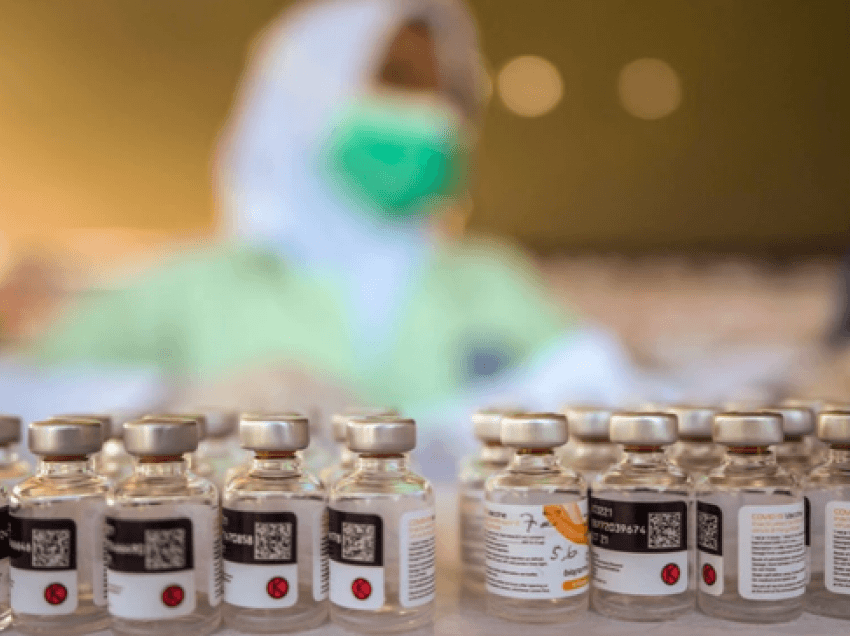 Studimi: Efektiviteti i vaksinës kineze zbehet pas gjashtë muajsh
