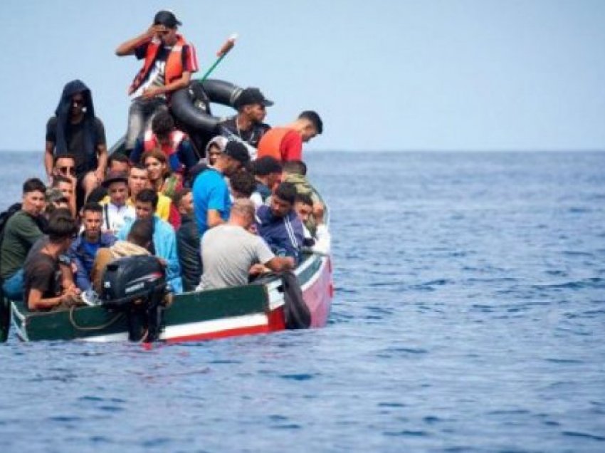 Mbyten në ujërat e Libisë së paku 57 imigrantë