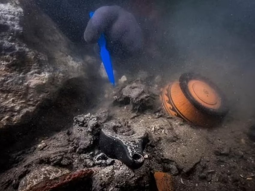 Arkeologët zbulojnë anijen e lashtë e cila u fundos 2,200 vjet më parë