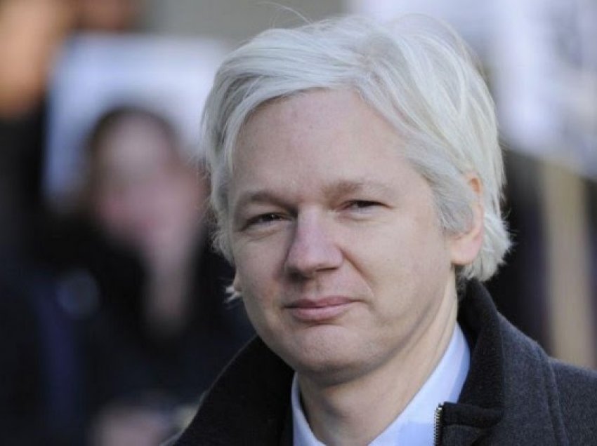 ​Ekuadori i heq shtetësinë Julian Assange