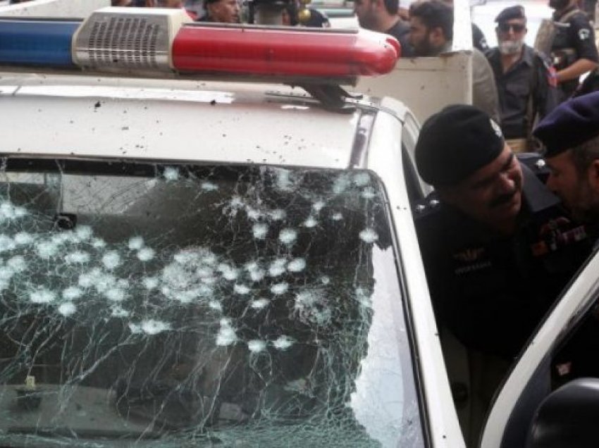 Në një sulm me bombë në Pakistan u vra një polic