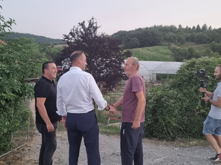 Daut Haradinaj vizitë fermerëve të Prishtinës, ja çfarë iu premton