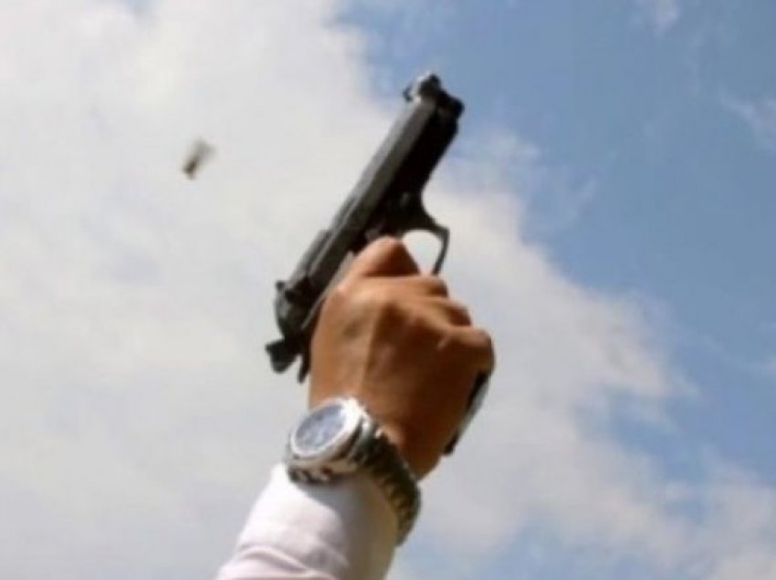 Funksionarë të lartë të MPB-së bindin banorët e Studeniçanit të mos përdorin armë në dasma