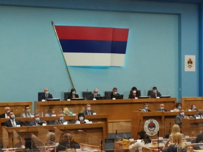 Parlamenti i Republikës Sërpska e shpall të pazbatueshëm ndalimin e mohimit të gjenocidit