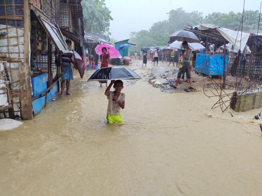 Mijëra njerëz u zhvendosën nga përmbytjet në kampet Rohingya në Bangladesh