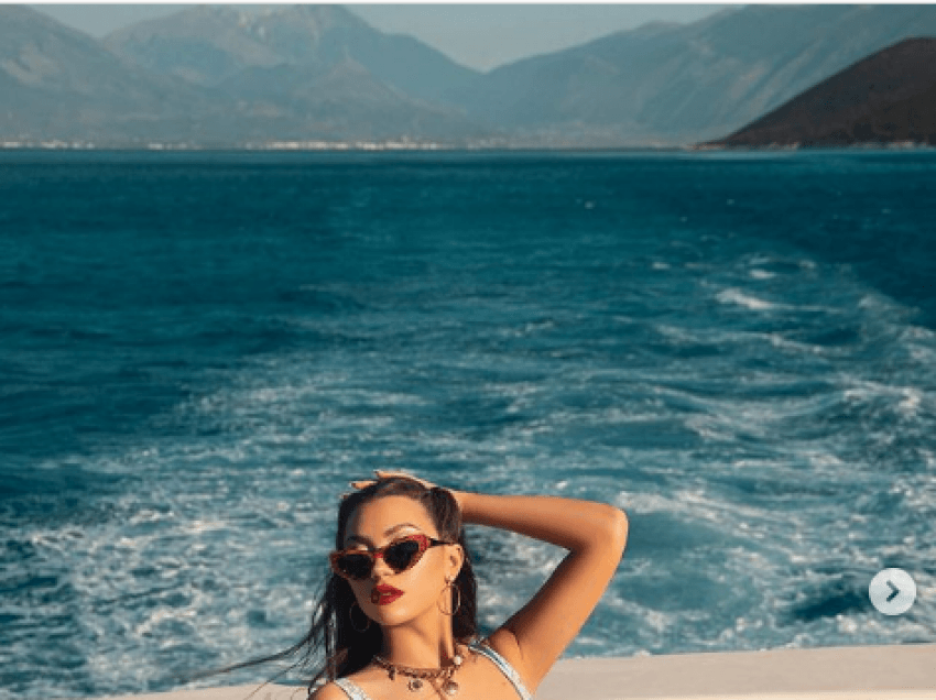 Diona Fona me poza provokuese në bikini
