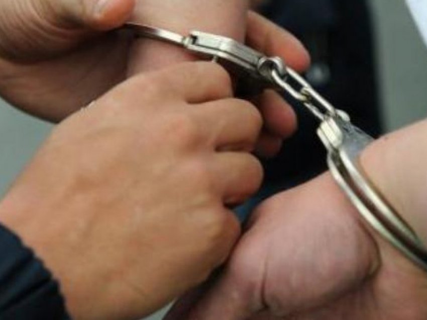 Vdekja e elektriçistit në Gjirokastër, arrestohet drejtuesi i punimeve të OSSH, nën hetim një operator për falsifikim dokumentesh