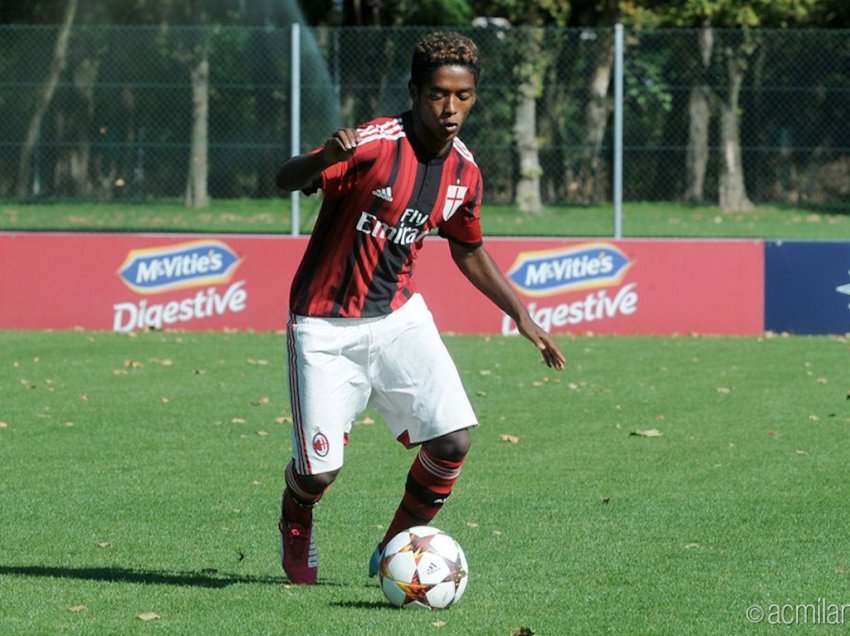 E rëndë, ndërron jetë ish-futbollisti i Milanit