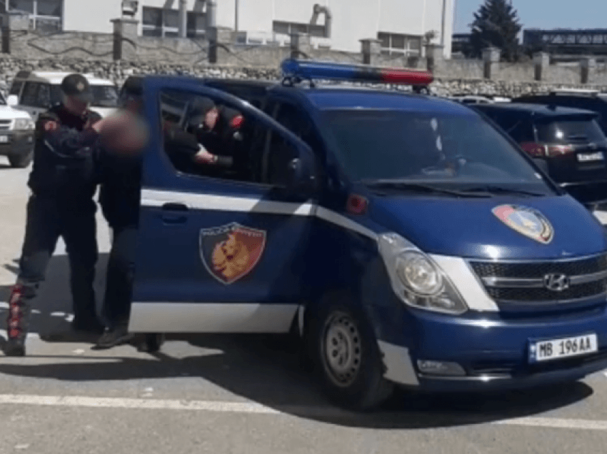 Doza dhe fara kanabisi në makinë, arrestohet 38-vjeçari në Fier