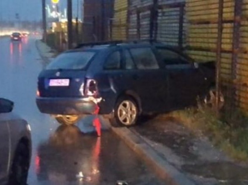 Tjetër vetaksident trafiku në rrugën Prishtinë-Pejë, një i lënduar
