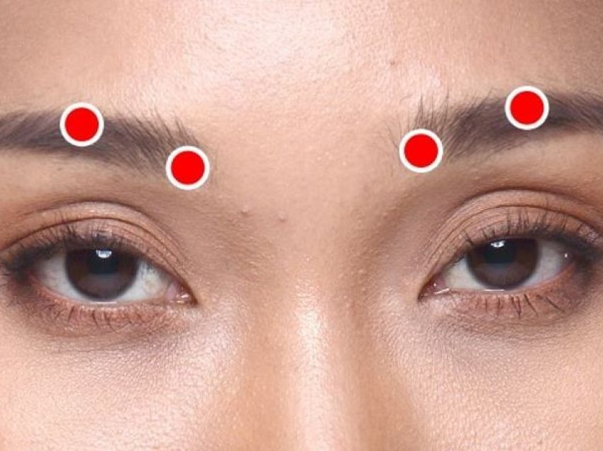 Si t’i eliminoni rrudhat poshtë syve përmes metodave japoneze?
