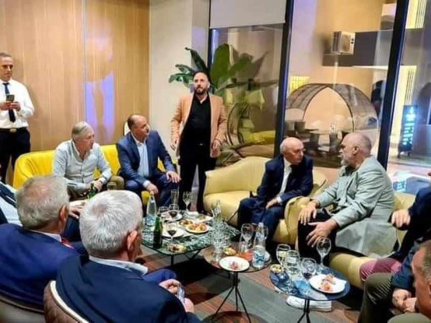 “Ikni nga politika, populli nuk ju don më”, reagon ashpër Kurti pas takimit të Ramës me Mustafën, Haradinajn e Hoxhajn