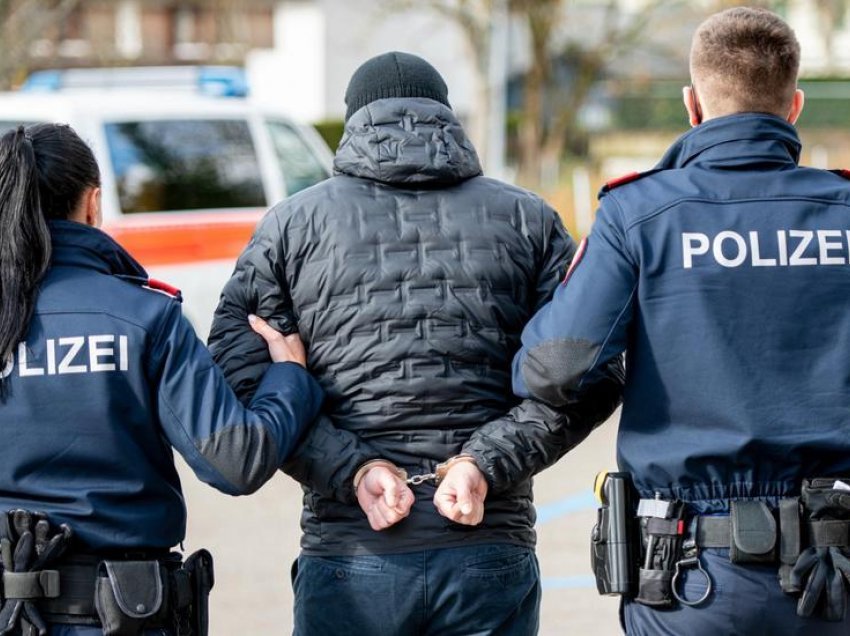 Dy tonë drogë i shet në Vjenë/ Policia austriake arreston serbin 33-vjeçar