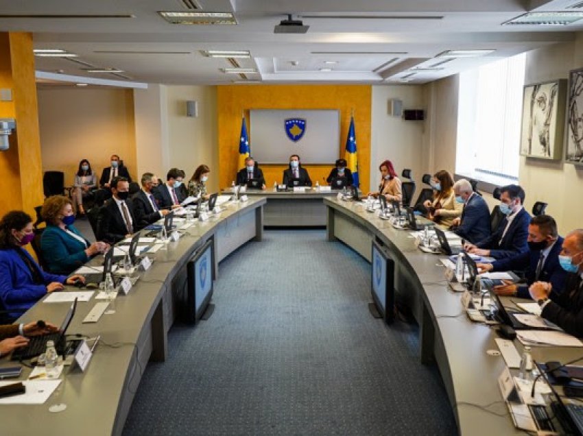 ​Qeveria e Kosovës miraton heqjen e leje qëndrimit të përkohshëm më Shqipërinë