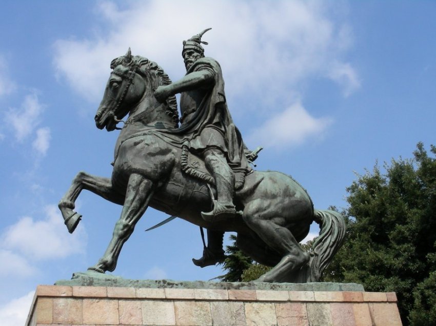 Rama jep lajmin: Busti i Skënderbeut do të vendoset në qendër të Budapestit