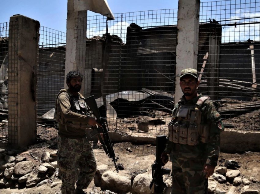 Vriten 10 punëtorë afganë të deminimit