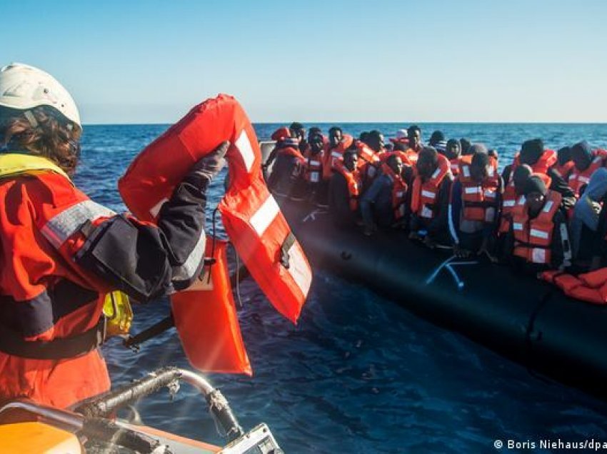 E rritin numrin e refugjatëve misionet e shpëtimit në det?