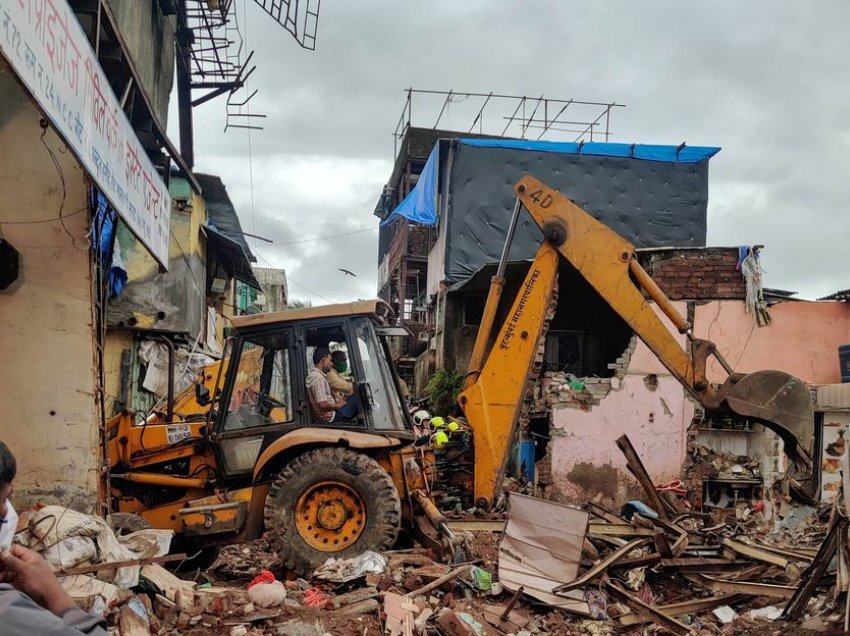 Shembet ndërtesa në Mumbai – 11 të vdekur, përfshirë 8 fëmijë