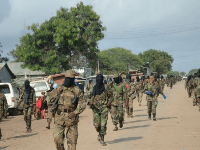Somali/ Të paktën 12 të vdekur pas sulmit xhihadist në një bazë të ushtrisë