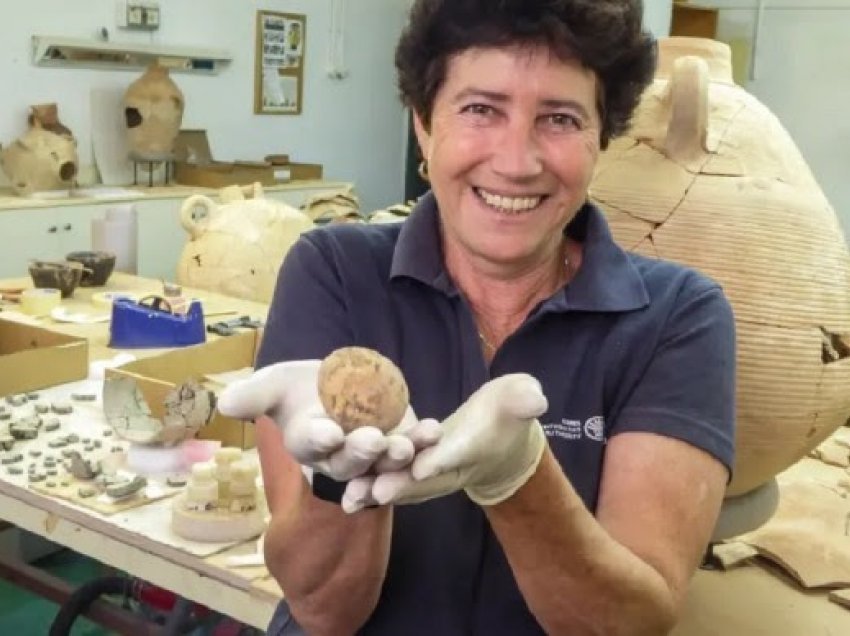 Arkeologët në Izrael kanë zbuluar një vezë të paprekur 1000-vjeçare