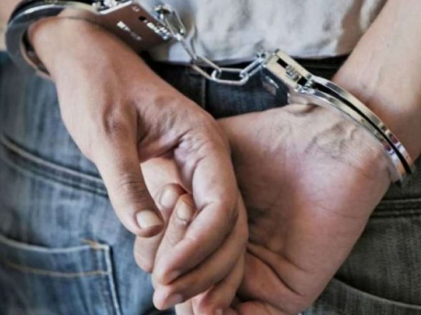 Rrahu vëllain, arrestohet 49-vjeçari në Tepelenë