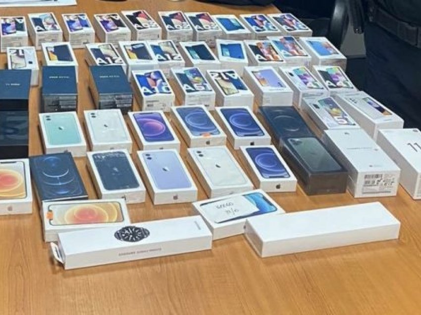 Konfiskohen 61 telefona të kontrabanduar 