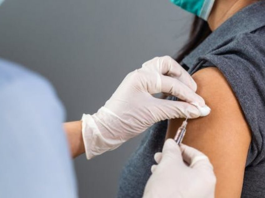 Pse disa kanë efekte anësore pas vaksinimit COVID-19?