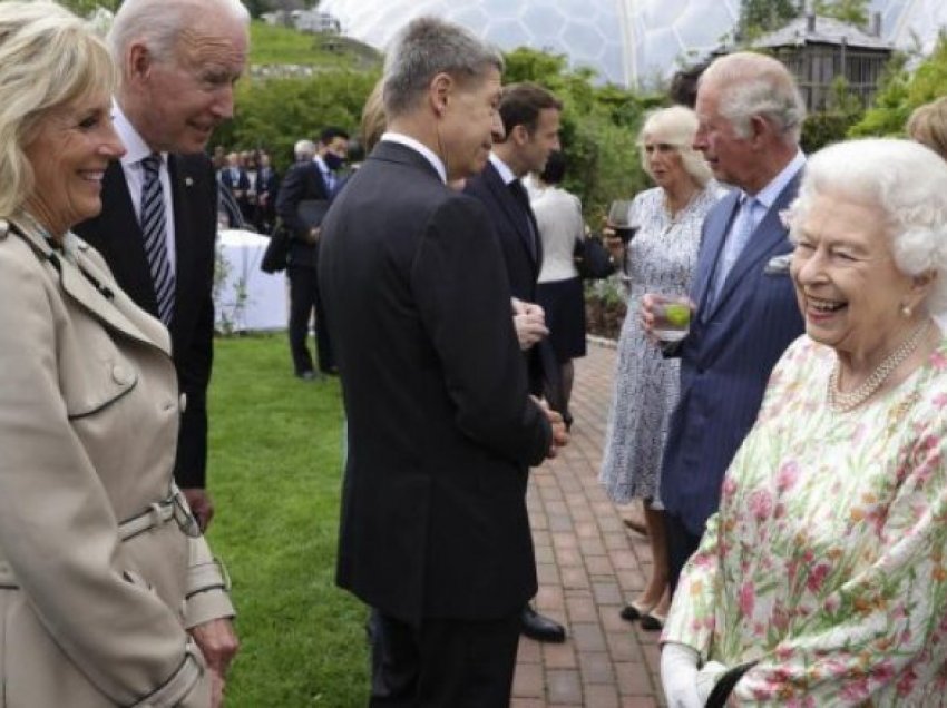 Të qeshura në Samitin e G7, çfarë u tha Mbretëresha liderëve?