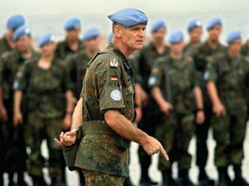 Pamje kur gjenerali gjerman u jep urdhër serbëve të largohen nga Kosova: Ju kanë mbetur edhe 28 minuta!