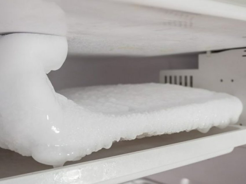 Ky truk parandalon formimin e akullit në frigorifer