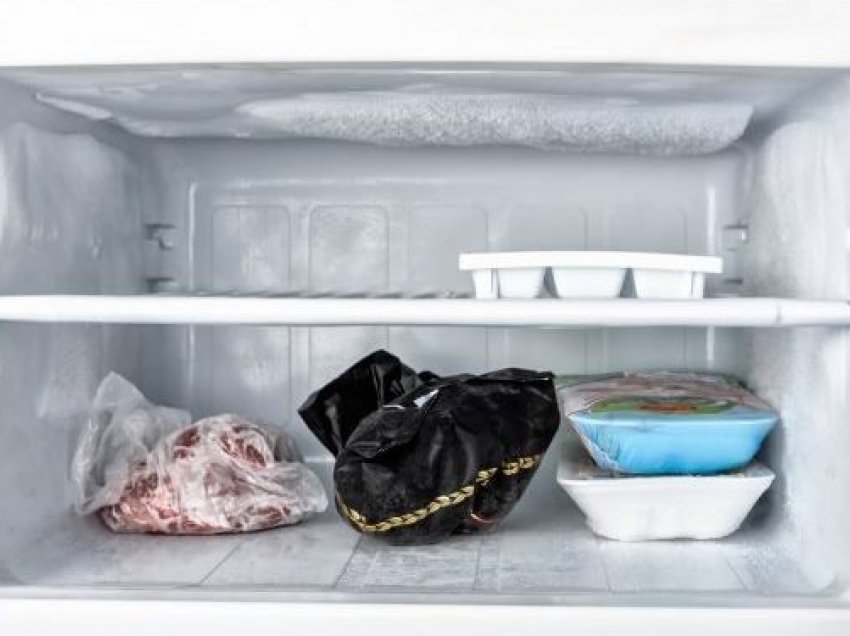 Një truk që parandalon formimin e akullit në frigorifer