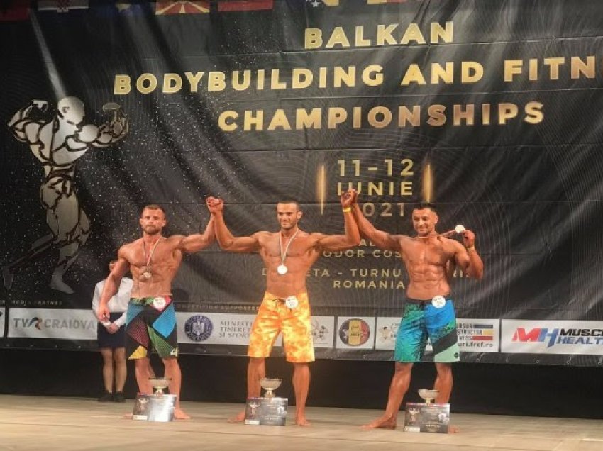 ​Katër medalje për garuesit e bodybuilingut dhe fitnesit në Ballkanikun e Rumanisë