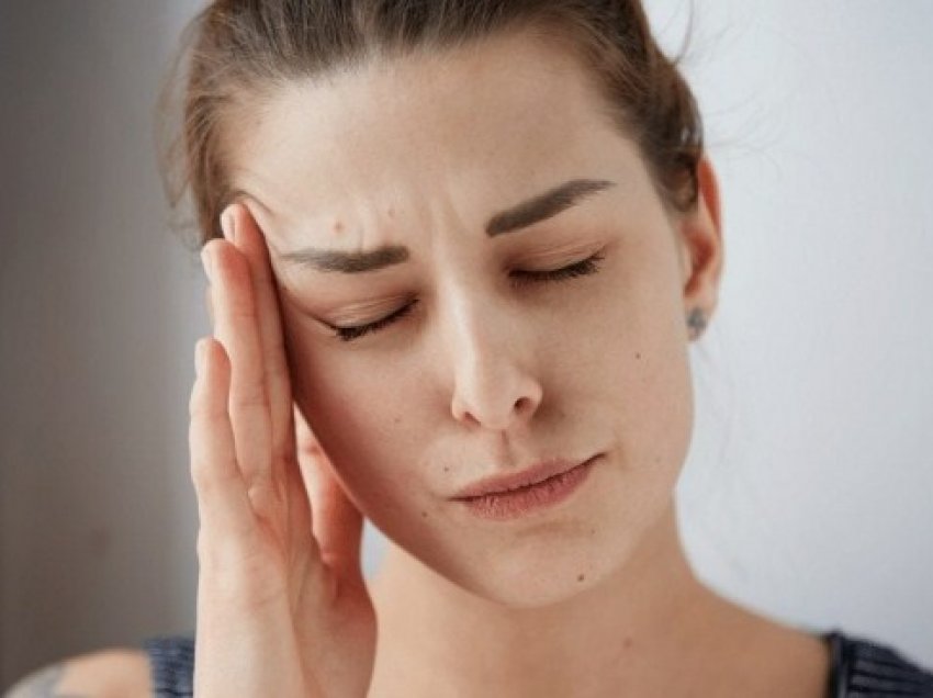 Dhimbje koke të shkaktuara nga tensioni i lartë? Ja ushqimet që ndihmojnë në lehtësimin e saj…