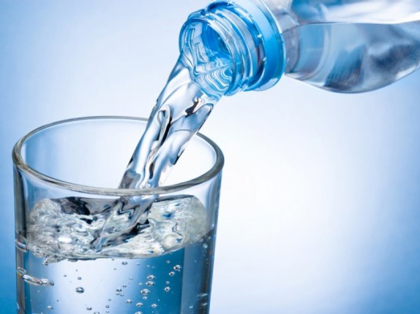 ​Sa i shëndetshëm është uji mineral?