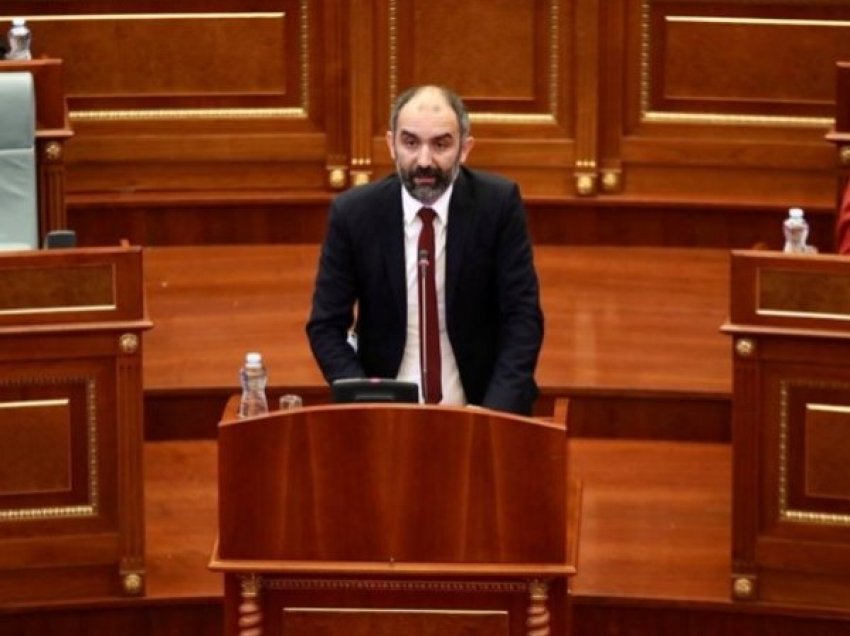 Deputeti i VV-së e komenton deklaratën e Haradinaj për Kurtin