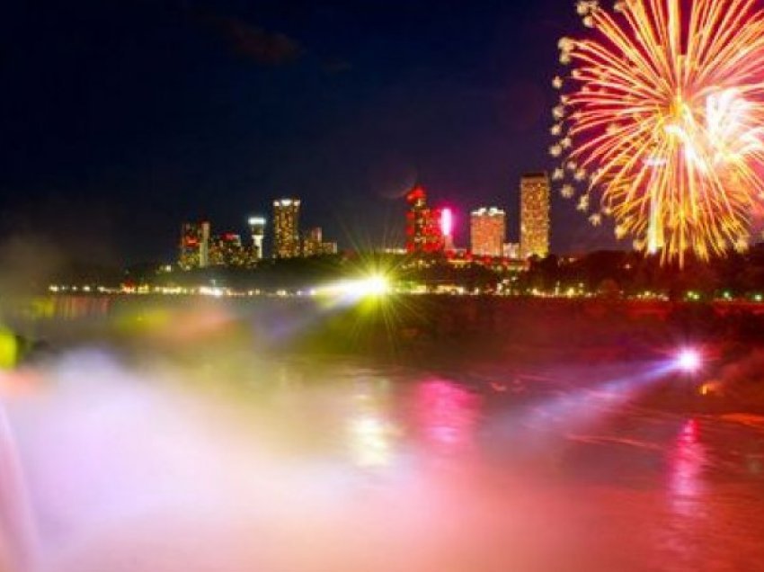 New Yorku feston fundin e kufizimeve të Covid-19 me fishekzjarre 