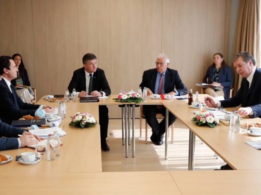Takimi ballë për ballë Kurti-Vuçiq dhe propozimet që ‘shtrënguan diplomacinë evropiane’