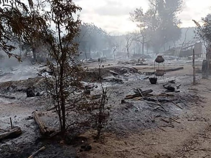 Një fshat në Mianmar u shkatërrua midis përplasjeve midis grupit ushtarak dhe anti-juntës