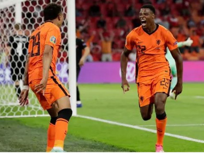 Holanda gjunjëzon Austrinë, kualifikohet në të tetën e finales 