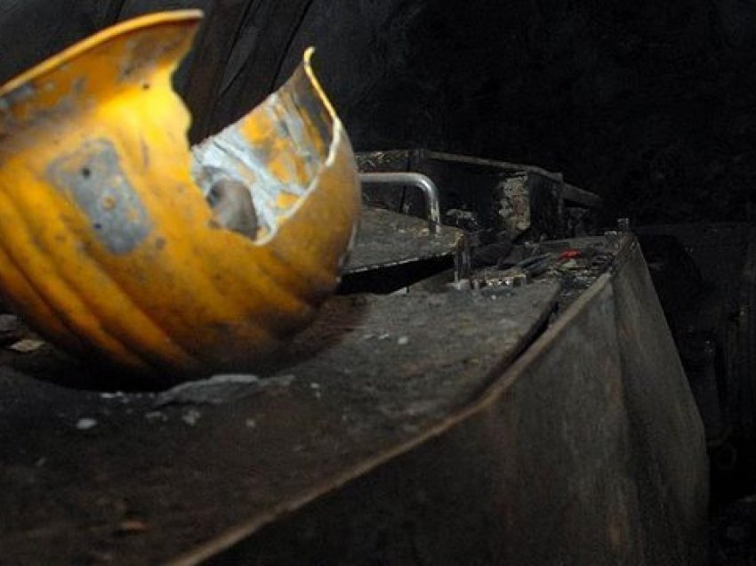 Nxirren kufomat e 13 minatorëve të ngujuar në një minierë