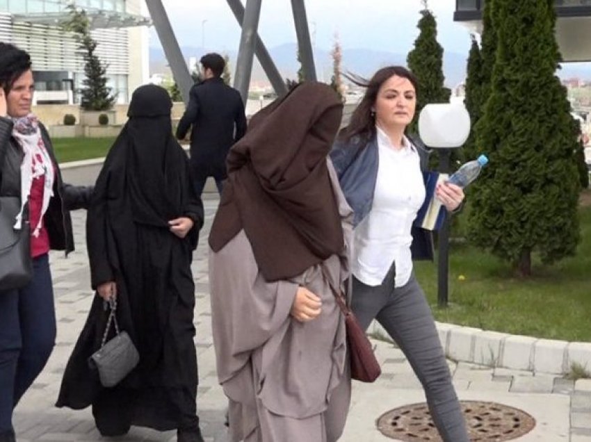 Teologu nga Kosova: Në Kuran nuk paraqitet që gruaja duhet ta mbulojë fytyrën, as nuk është traditë shqiptare