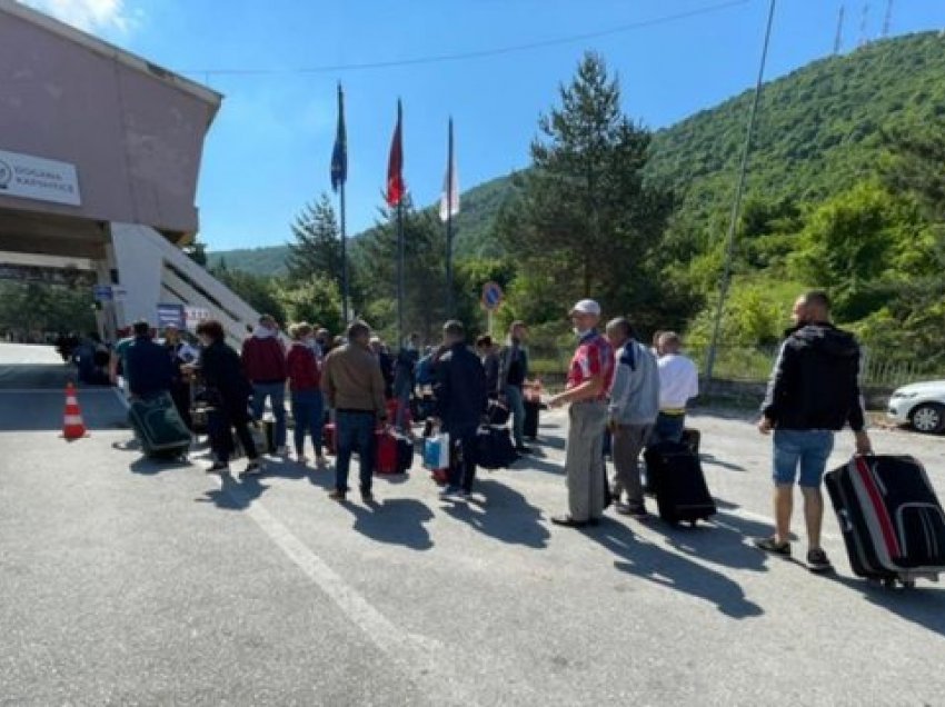 U tha se u hapën kufijtë, por Greqia nuk lejon kalimin e shqiptarëve