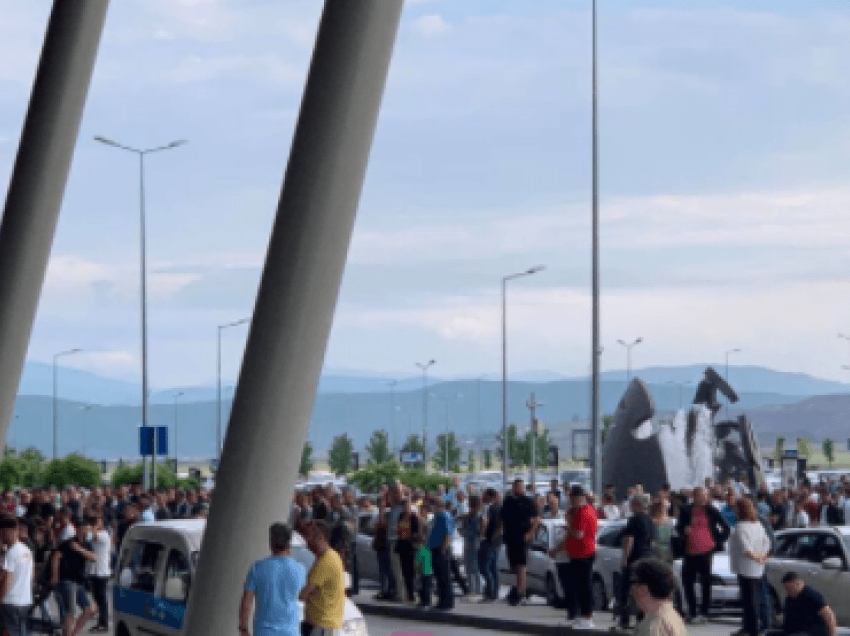 Fundjava sjell mijëra bashkatdhetarë në Kosovë